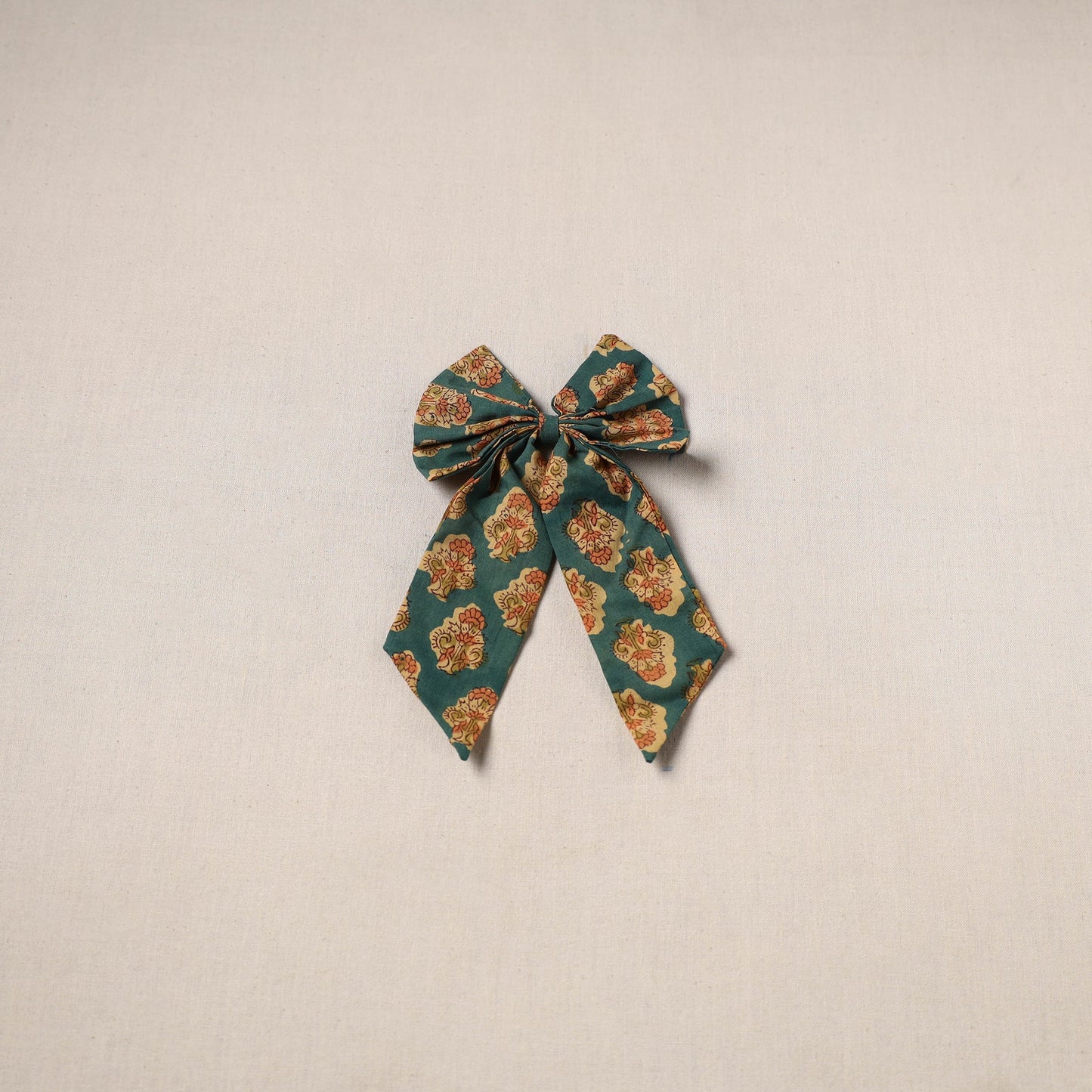 Handmade women’s bow hair clip 03 - handcrafted