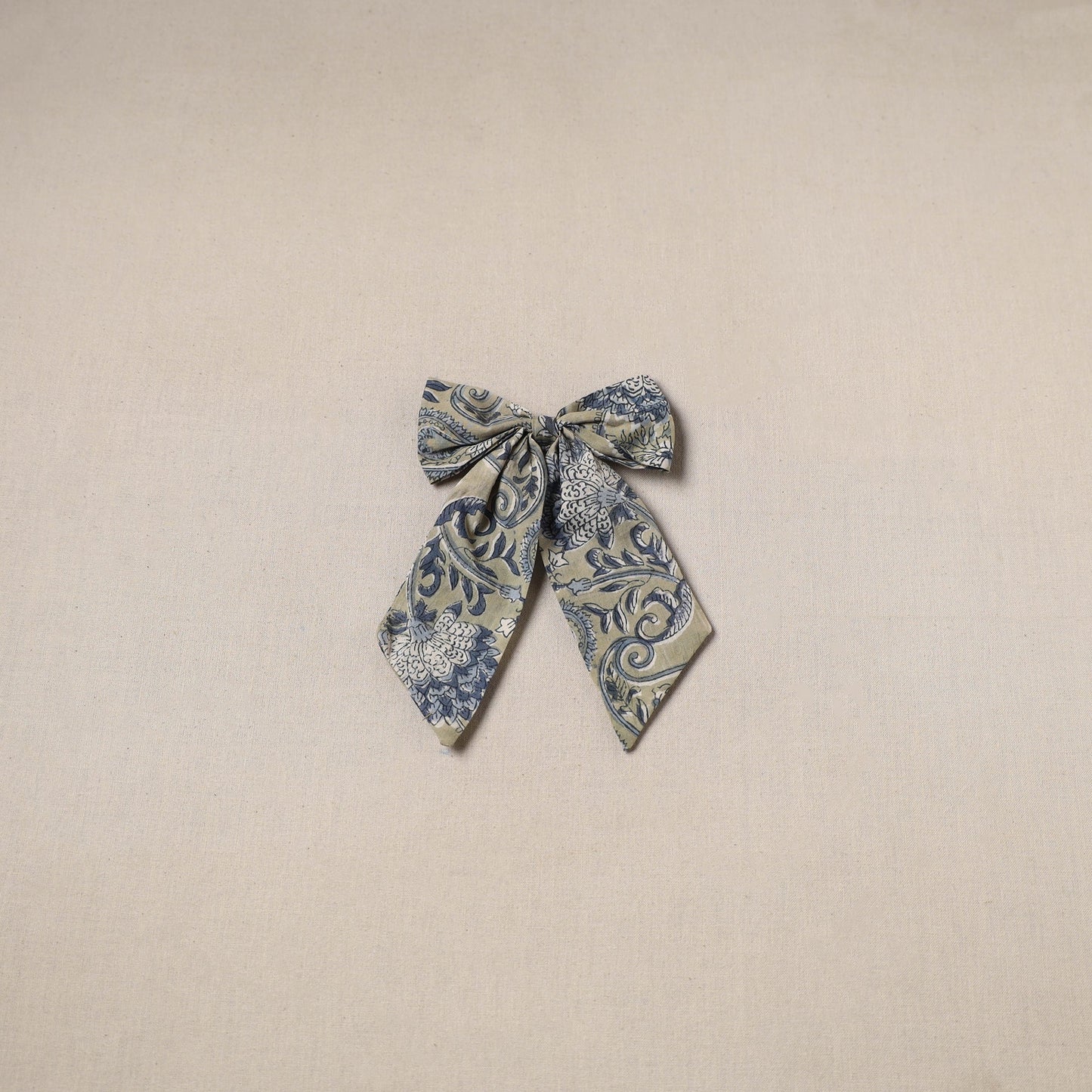 Green - handmade women’s bow hair clip 117 - handcrafted