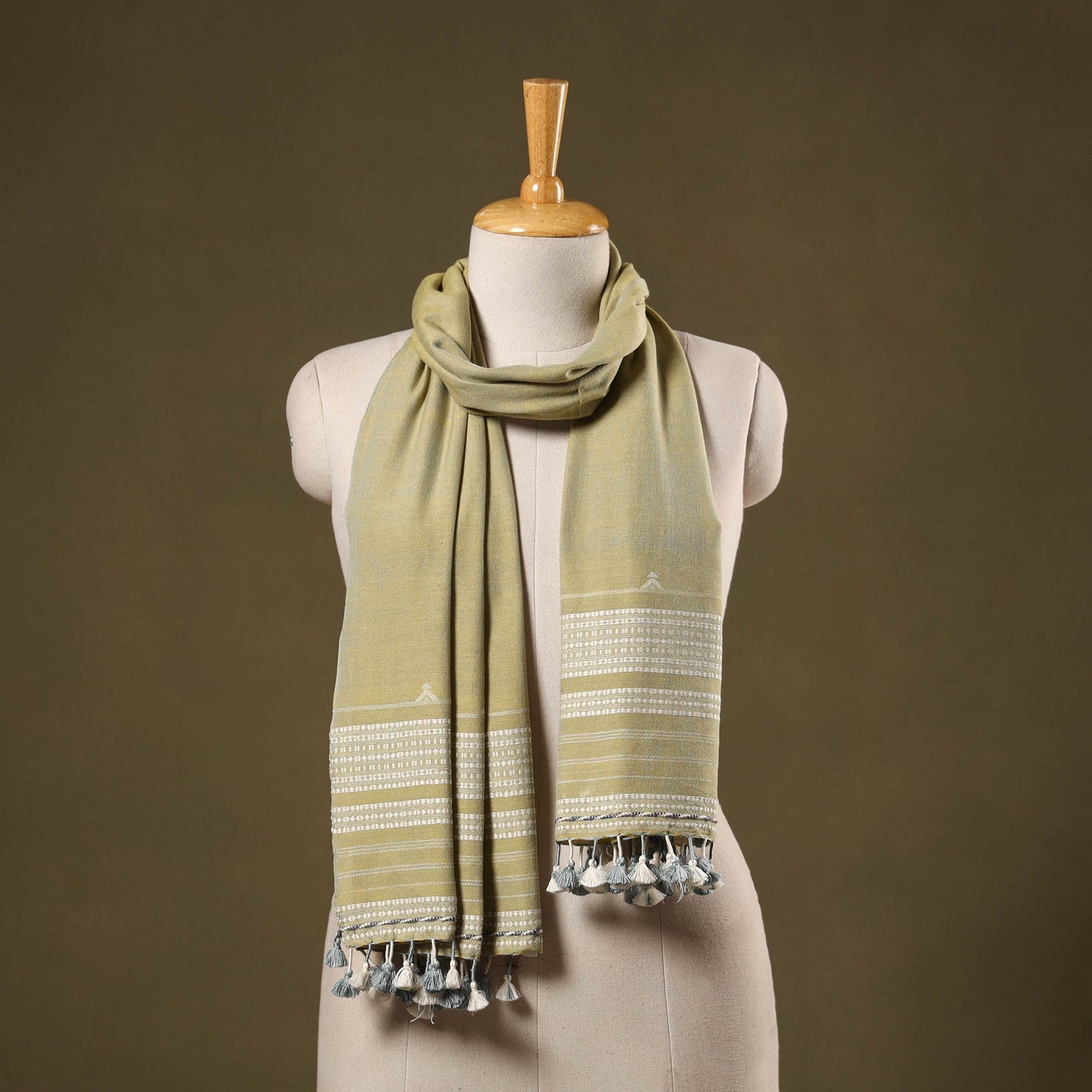 Green - handwoven fine cotton kutch bhujodi stole 01