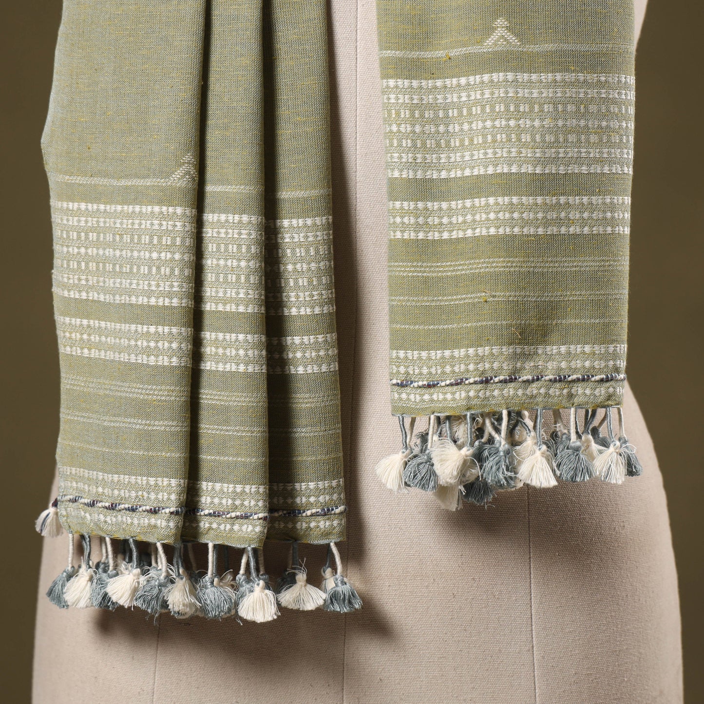 Green - handwoven fine cotton kutch bhujodi stole 12