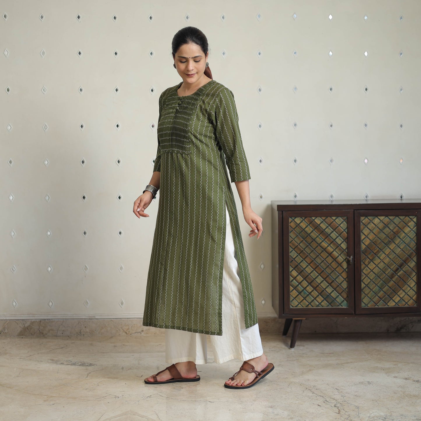 Green - Jacquard Cotton Pintuck Straight Kurta 22