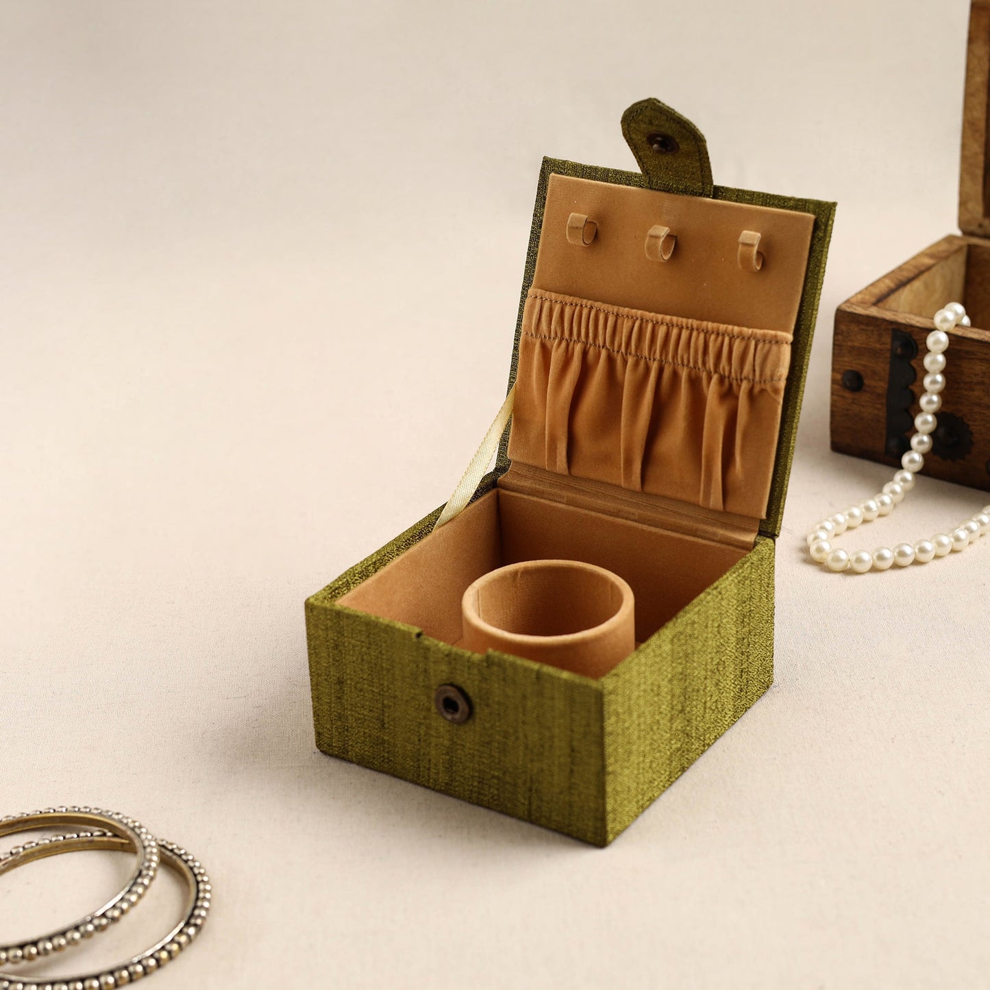 Green Kalamkari Handpainted Ghicha Silk Bangle Box (Small)