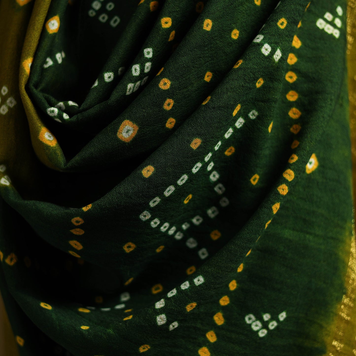 Kutch bandhani handwoven merino wool shawl with zari patta