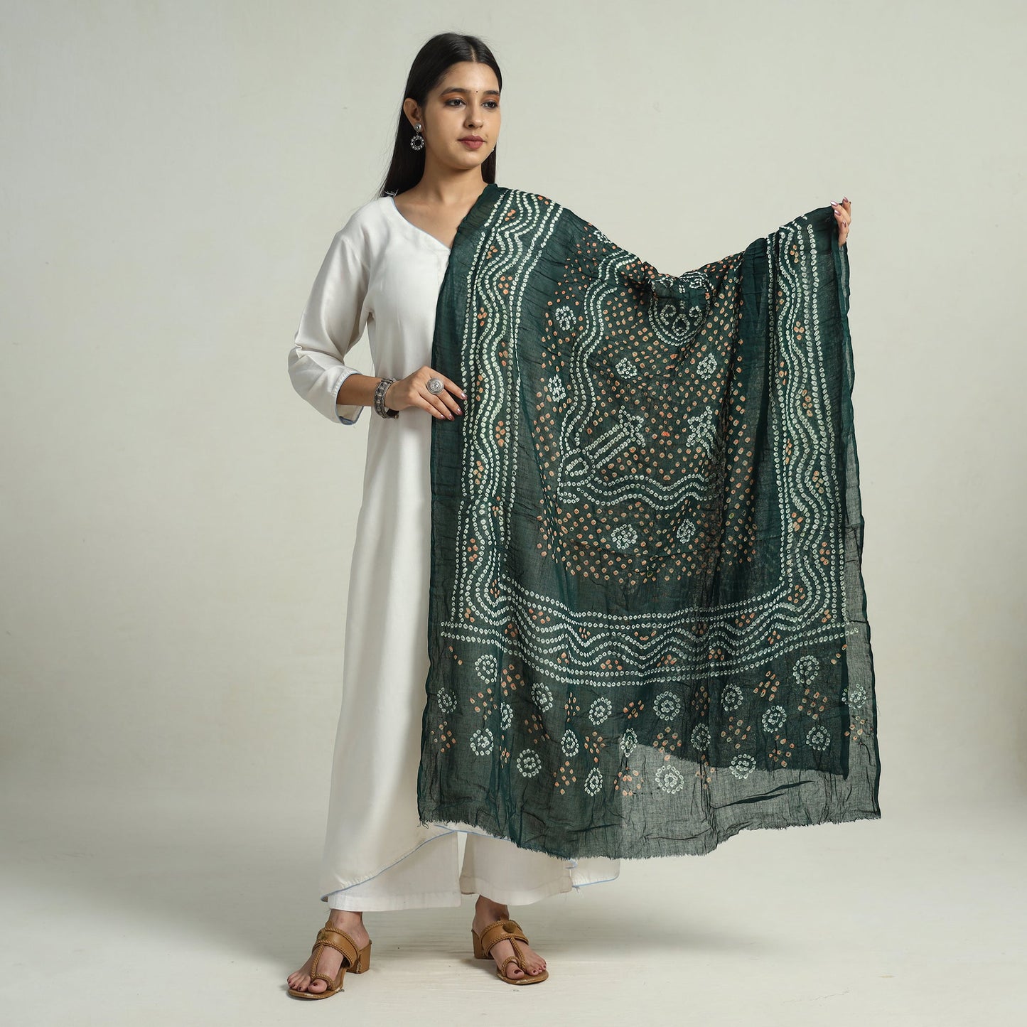 Buy Kutch Bandhani Tie-Dye Cotton Dupatta 10 Online at iTokri.com