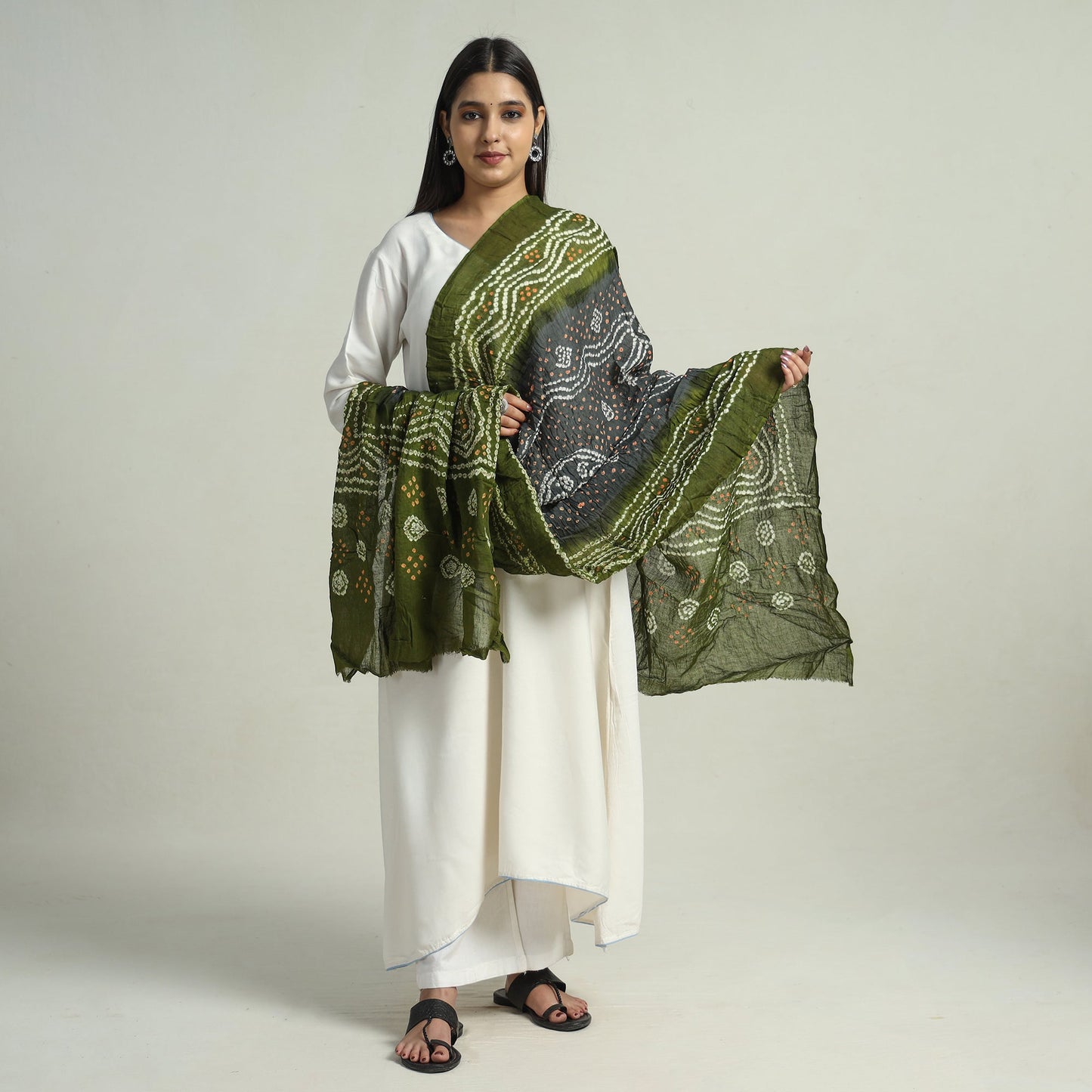 Buy Kutch Bandhani Tie-Dye Cotton Dupatta 18 Online at iTokri.com
