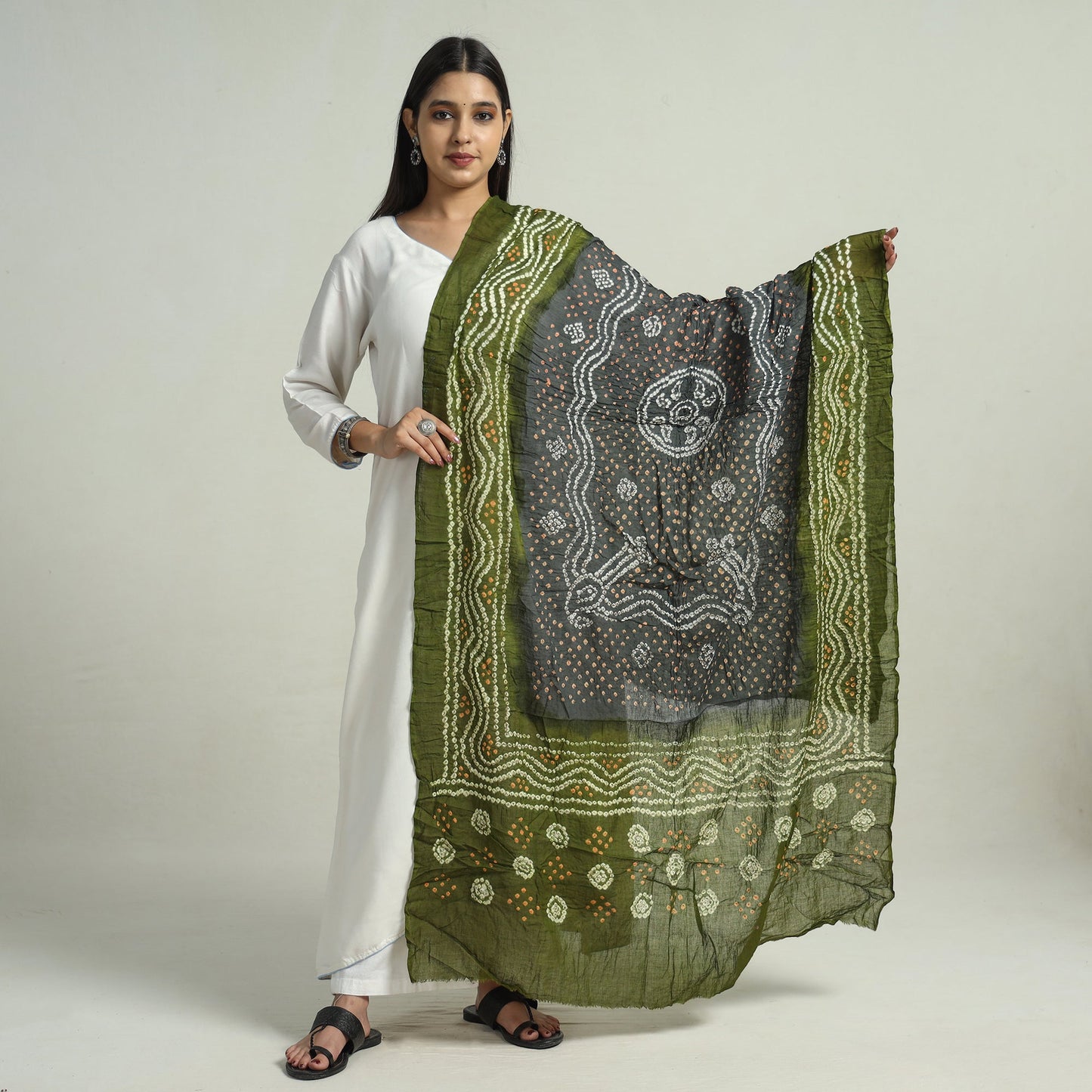 Buy Kutch Bandhani Tie-Dye Cotton Dupatta 18 Online at iTokri.com