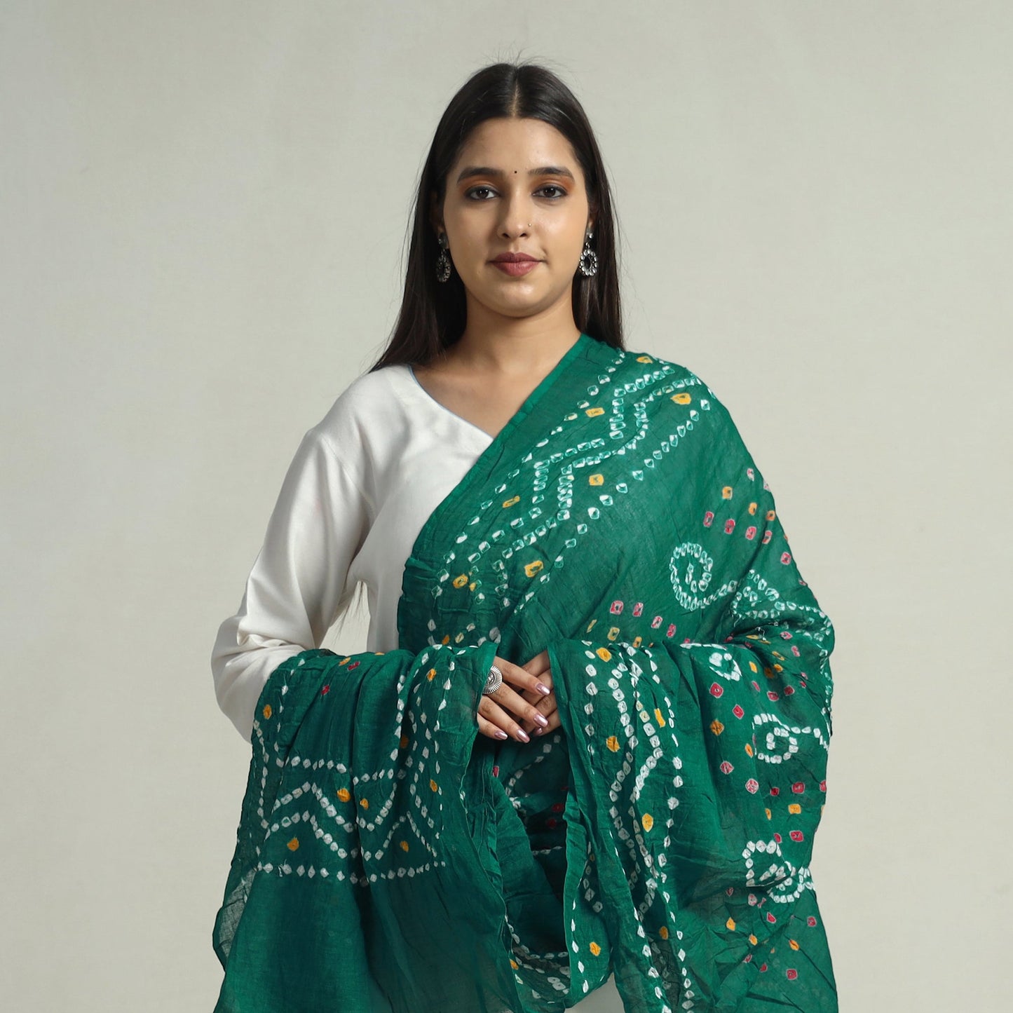 Buy Kutch Bandhani Tie-Dye Mul Cotton Dupatta 22 Online at iTokri.com