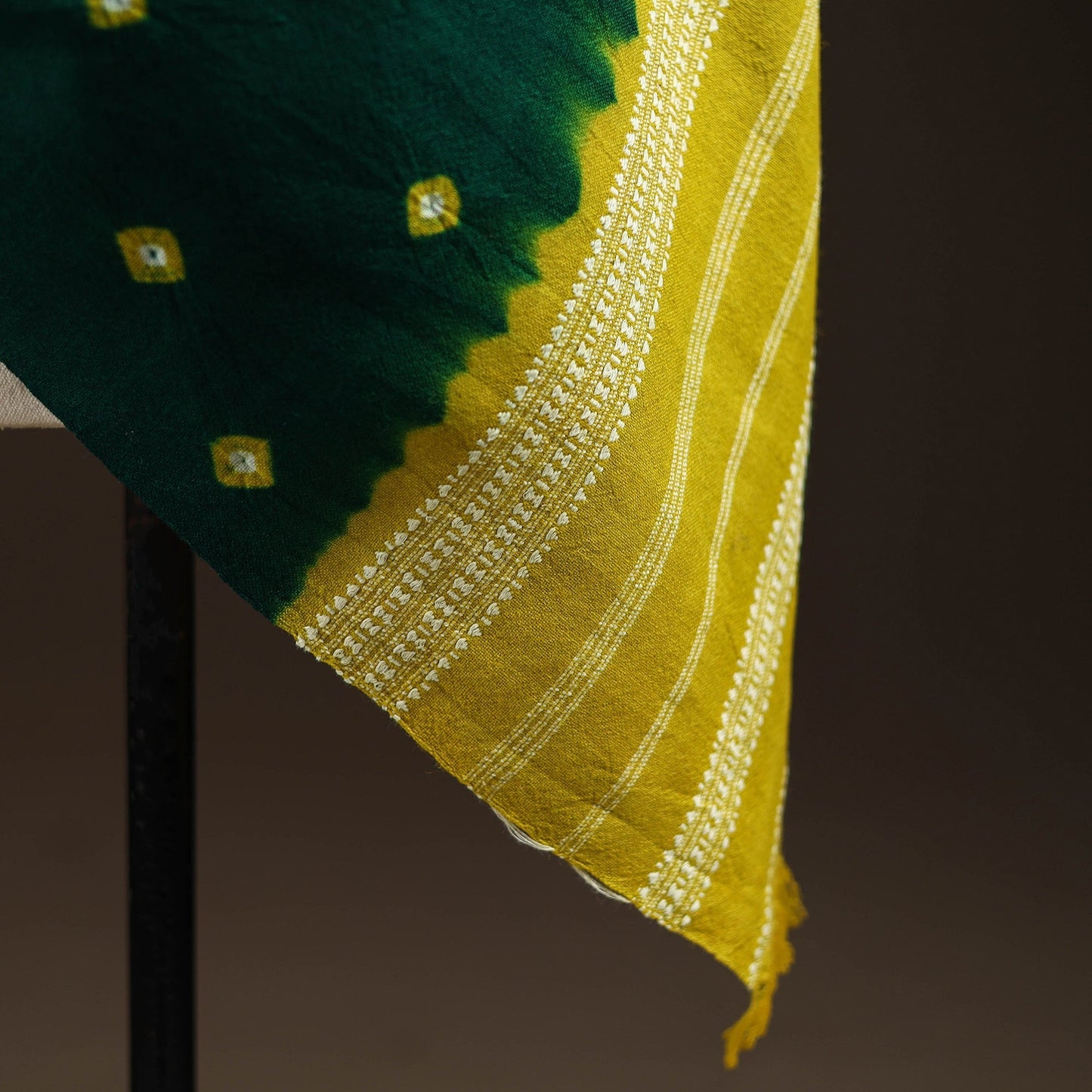 Kutch bhujodi handwoven merino wool bandhani tie-dye shawl