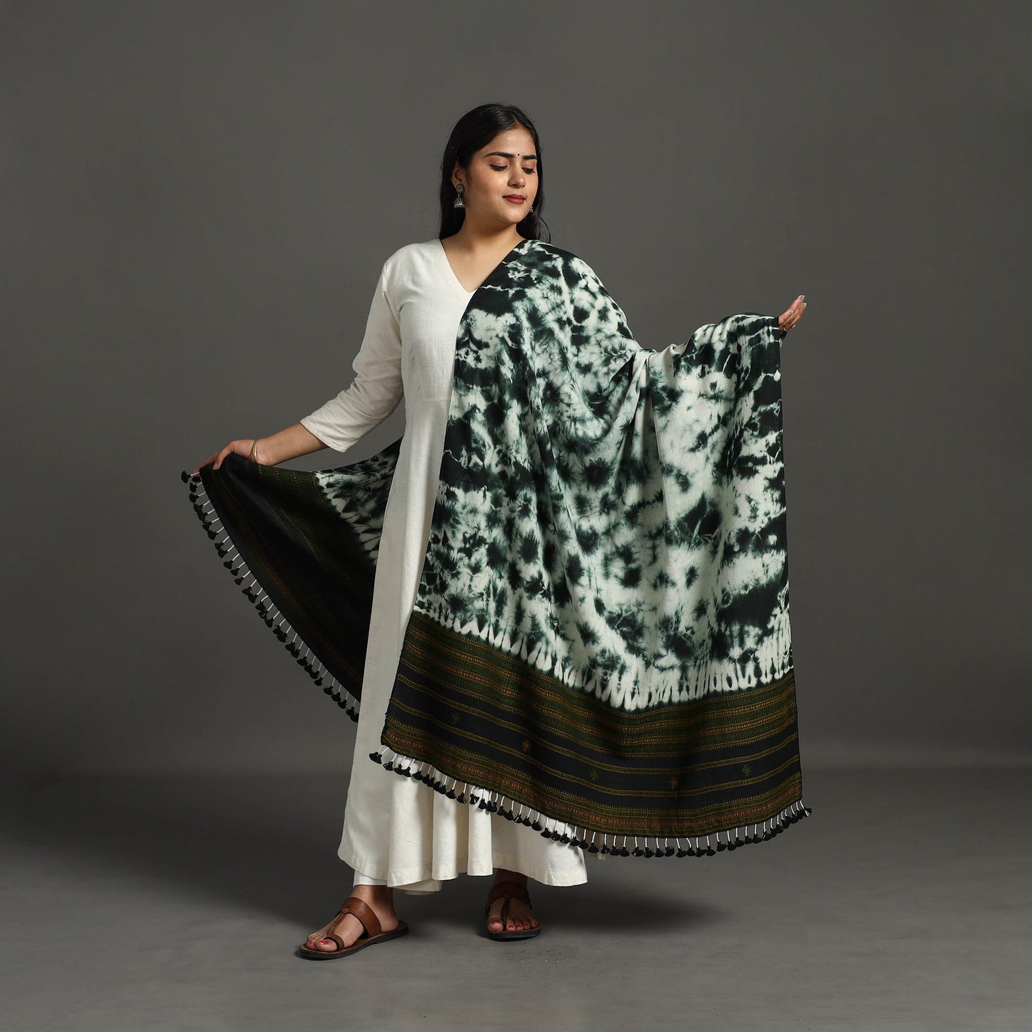 Green - kutch bhujodi weaving handloom cotton dupatta