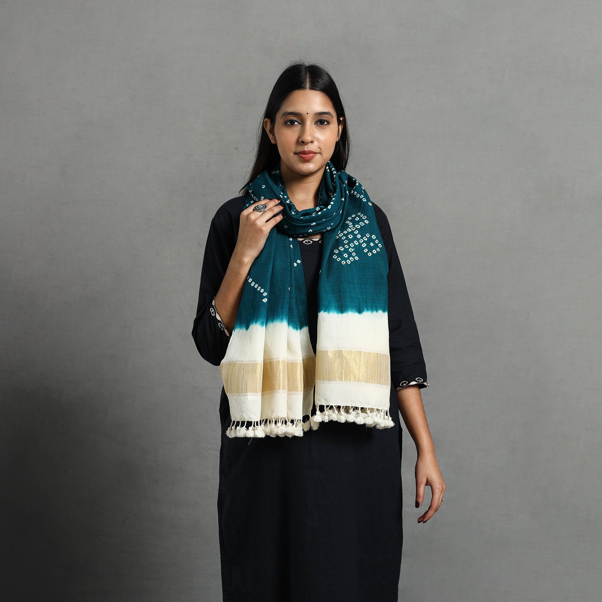 Green Kutch Handwoven Merino Wool Bandhani Stole with Zari