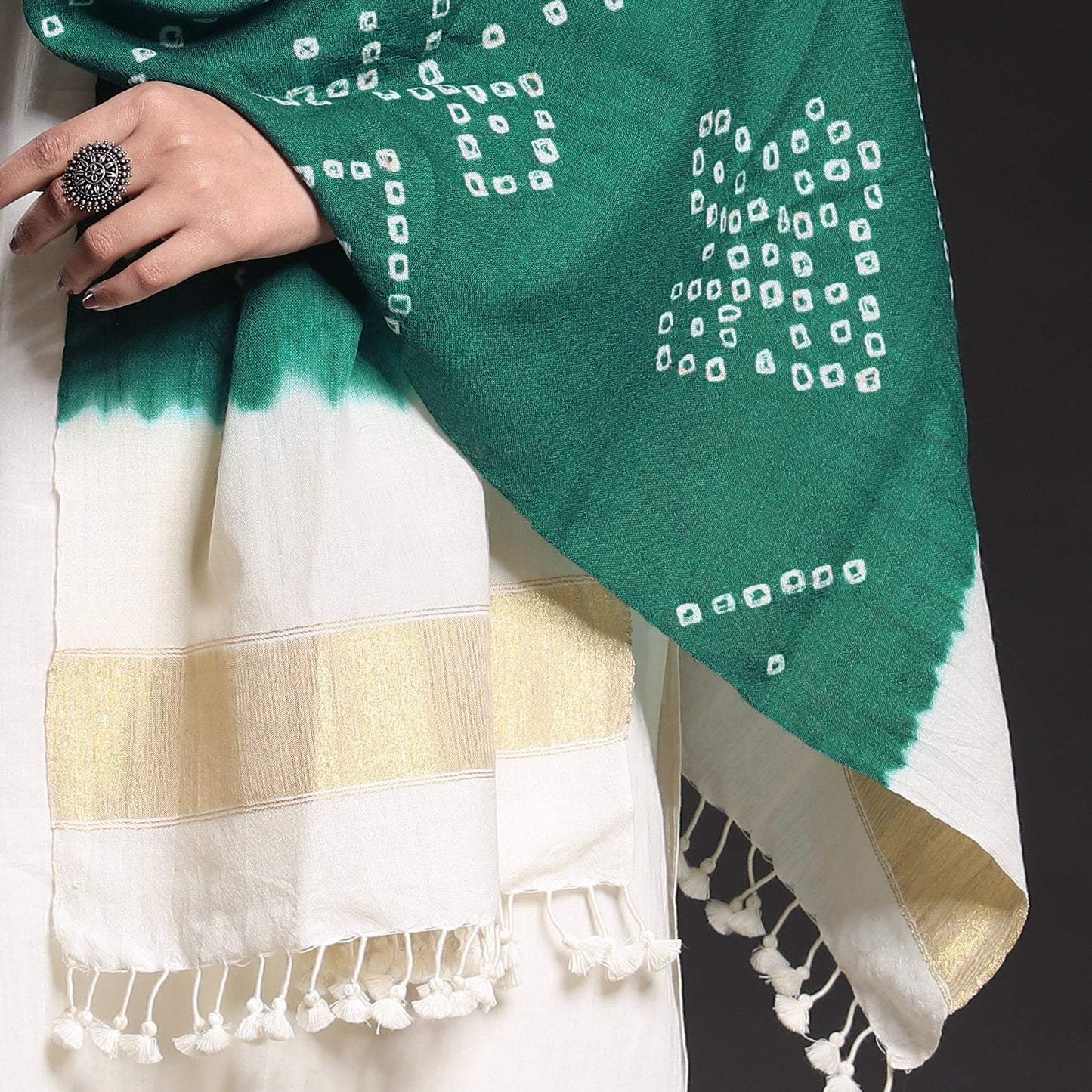 Buy Kutch Handwoven Tie & dye Wool Bandhani Stole
