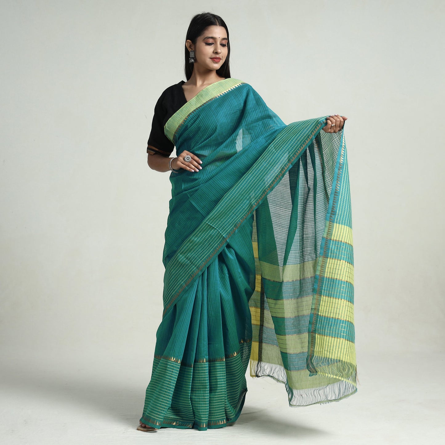  Mangalagiri Missing Checks Cotton Handloom Saree Online at iTokri.com