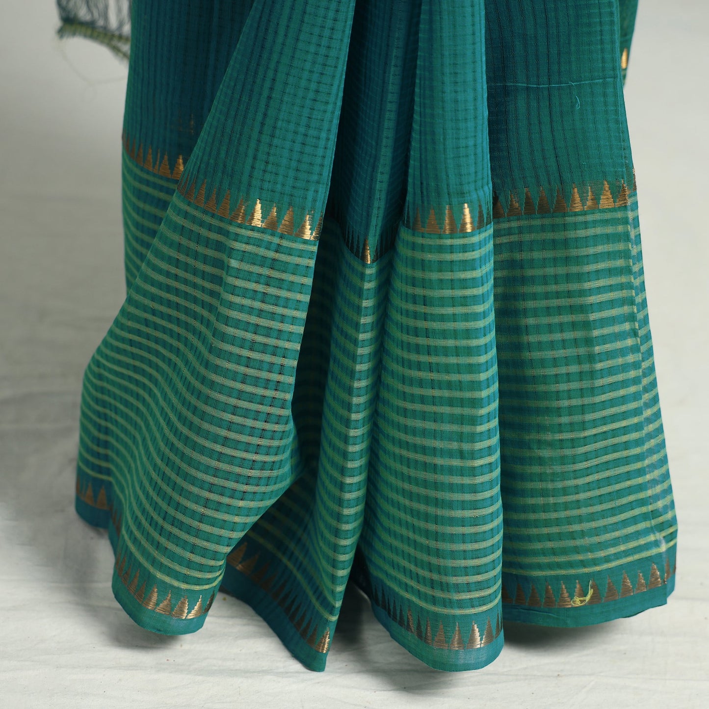  Mangalagiri Missing Checks Cotton Handloom Saree Online at iTokri.com