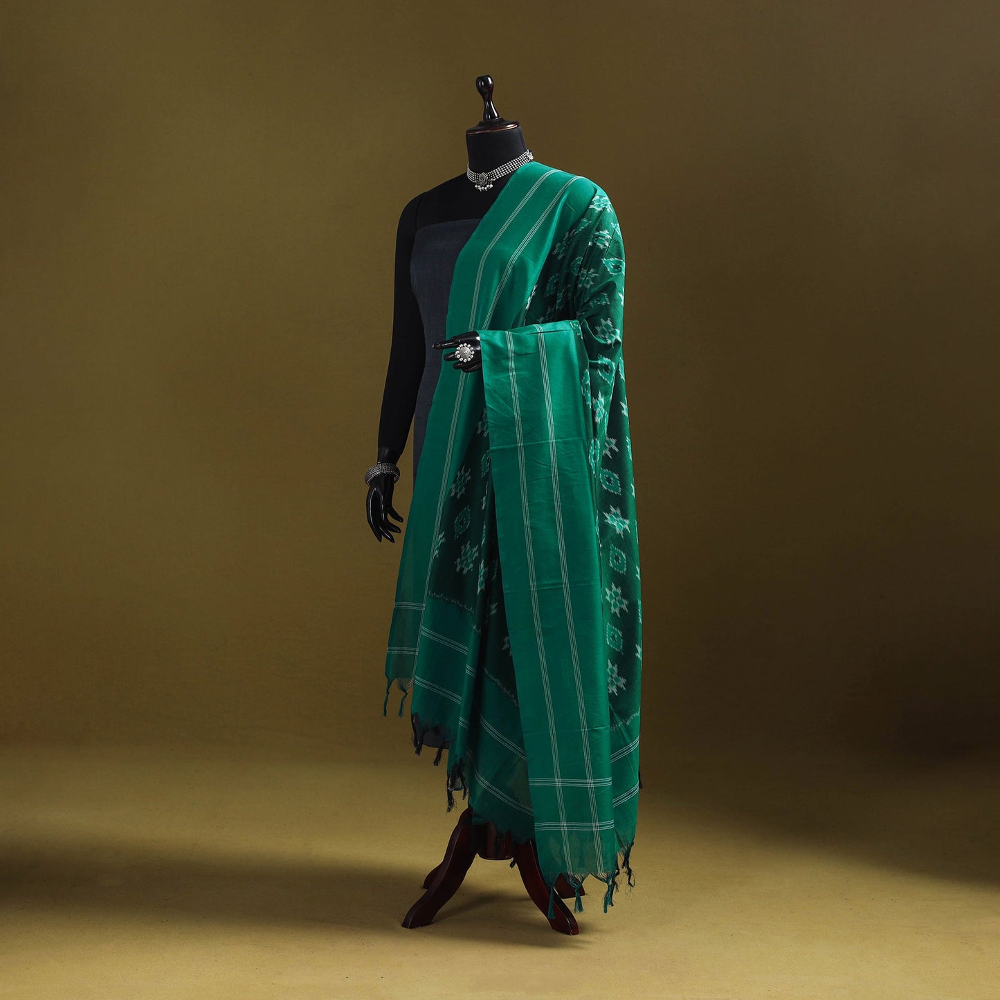 Green - mercerised cotton pochampally ikat dupatta 04