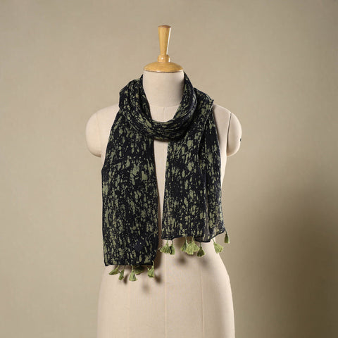 Buy Green Mul Cotton Hand Batik Print Stole with Tassels