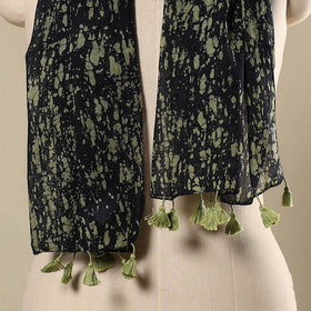 Buy Green Mul Cotton Hand Batik Print Stole with Tassels