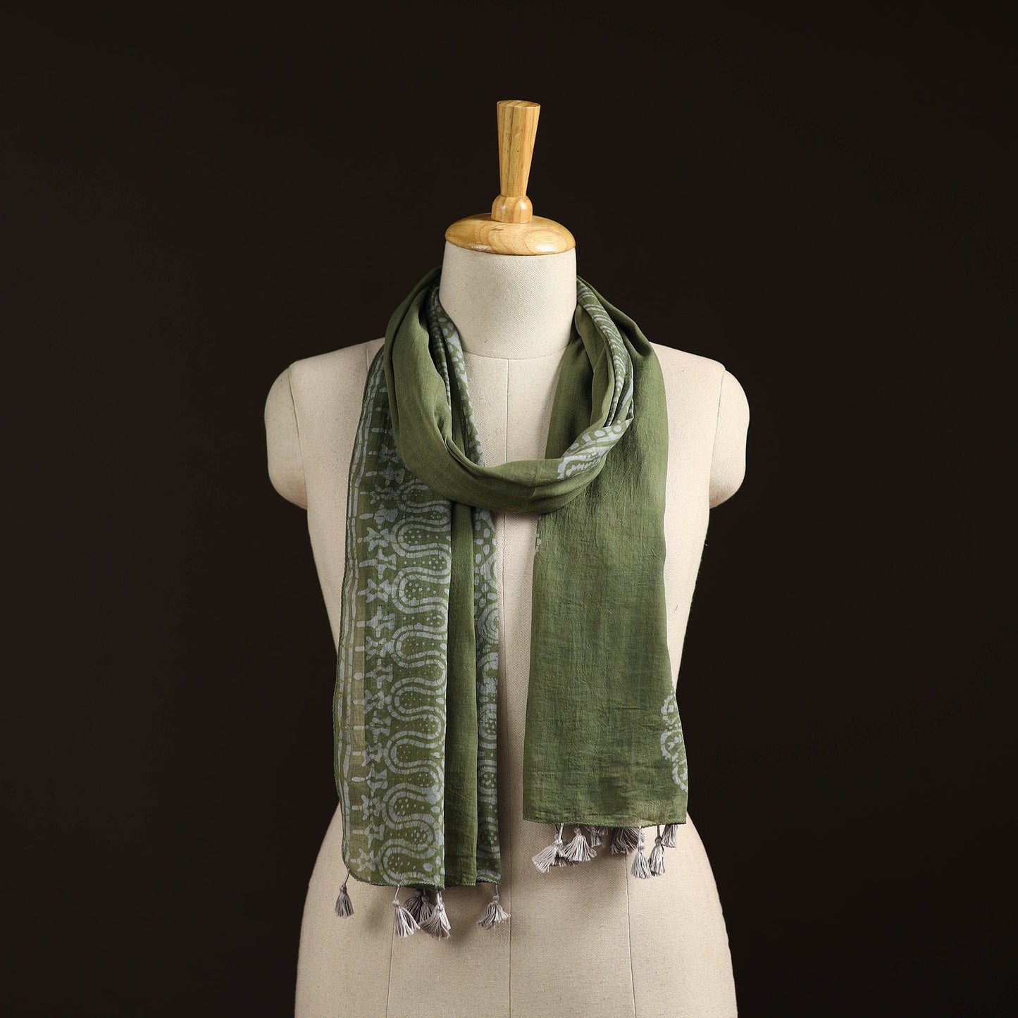 Mul cotton kutch hand batik stole with tassels 31