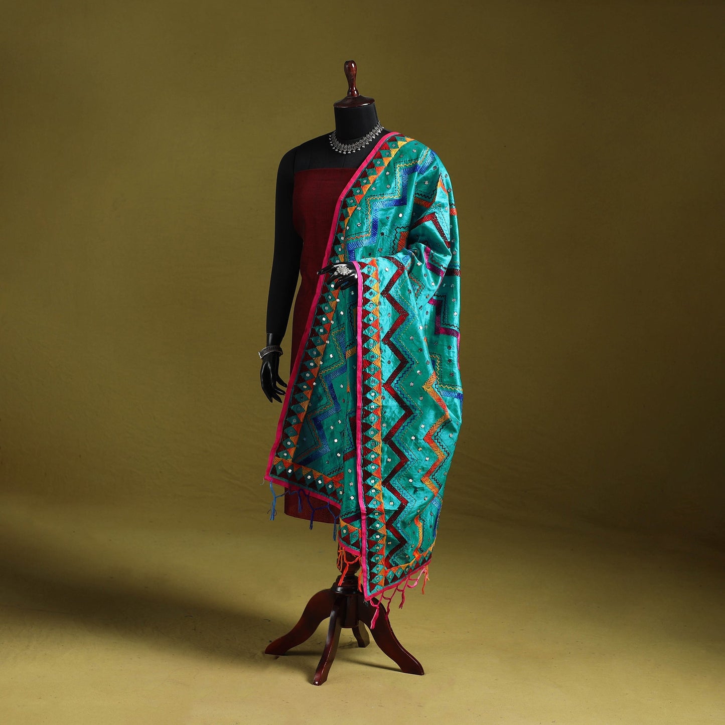 Ranihati chanderi silk zig zag hand embroidery dupatta 05