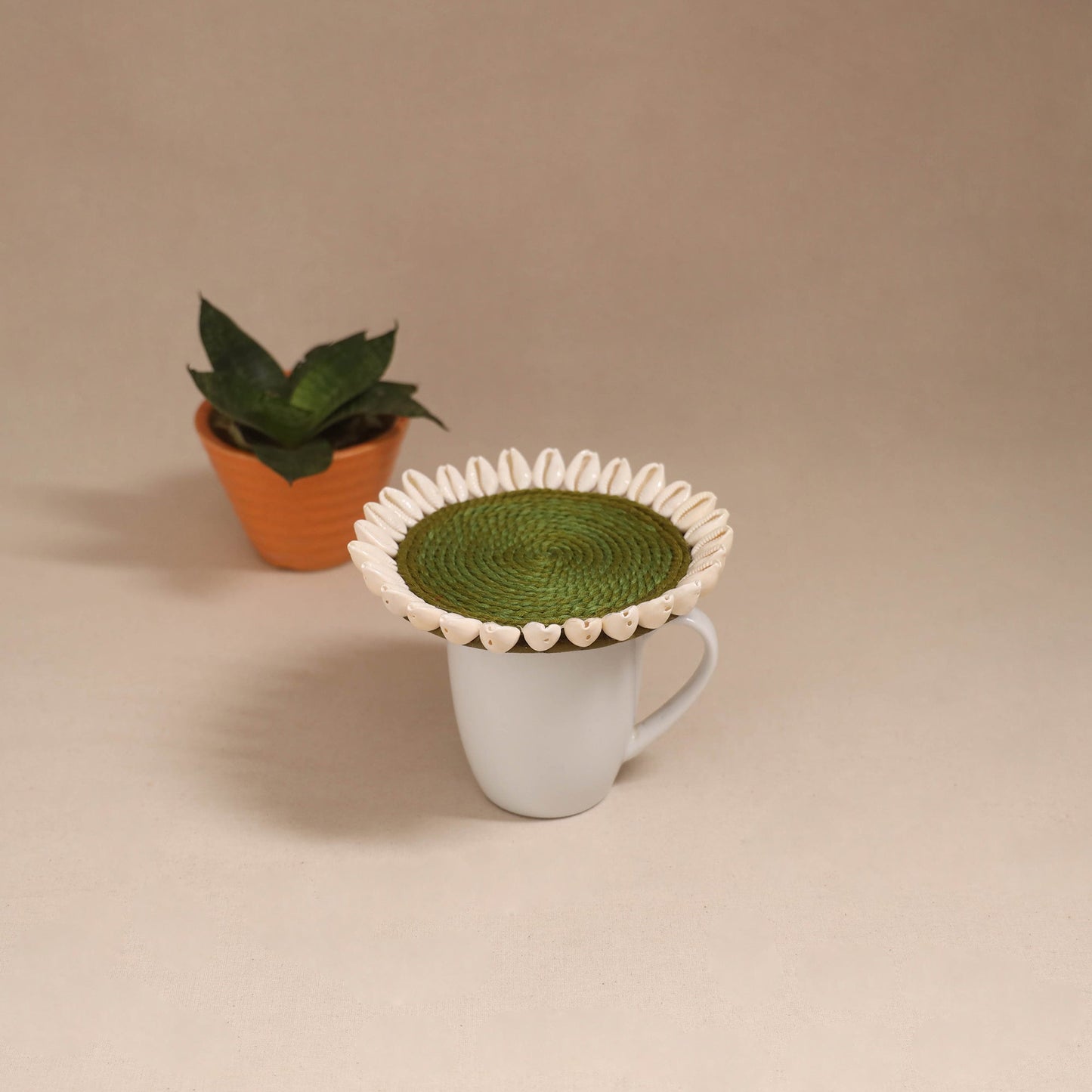 Shell work handcrafted thread coaster 06