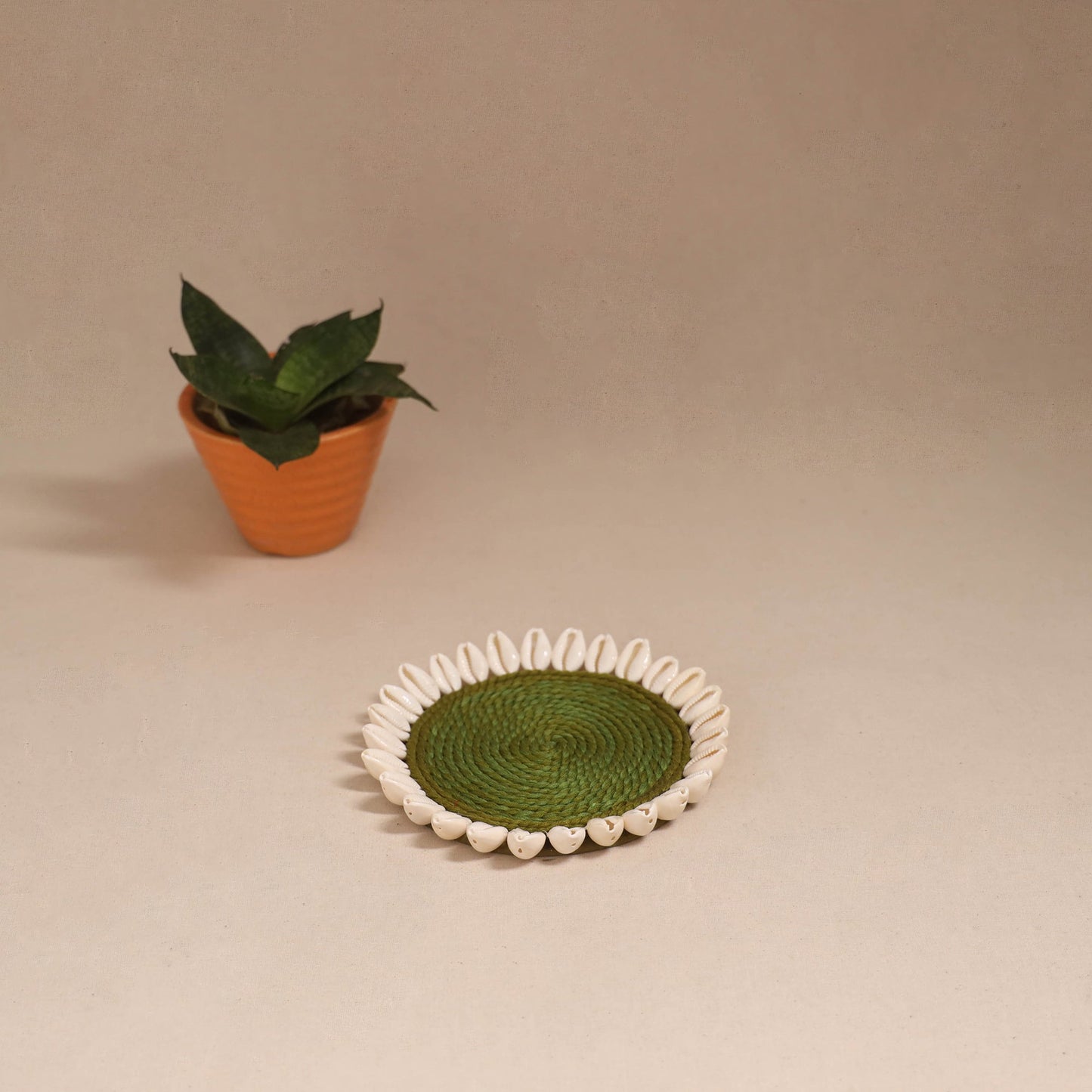 Shell work handcrafted thread coaster 06