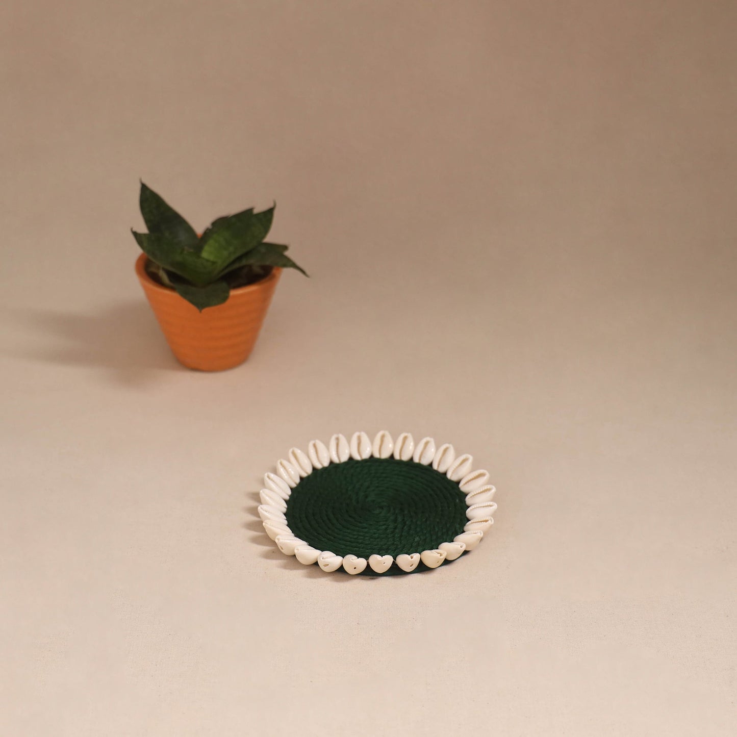 Shell work handcrafted thread coaster 09