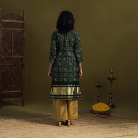 Green - silk bandhani kurta set with lagdi patta (set of 2)