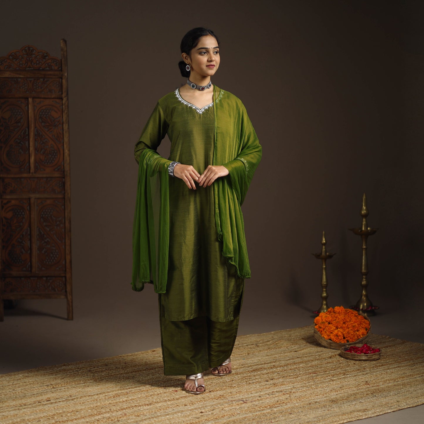 Green - slub silk embroidered plain kurta set (set of 3) 15
