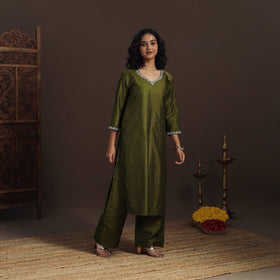 Green - slub silk hand embroidered straight plain kurta 15