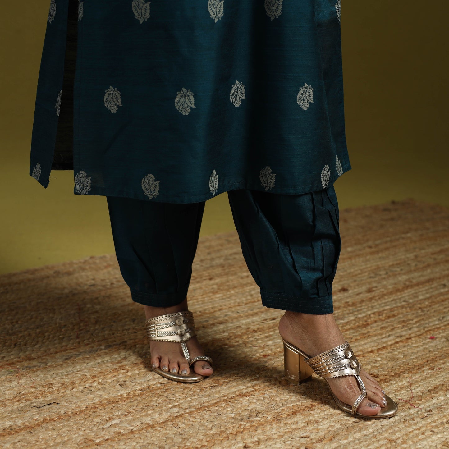 Spun dupion viscose silk thread buti 2pc kurta set