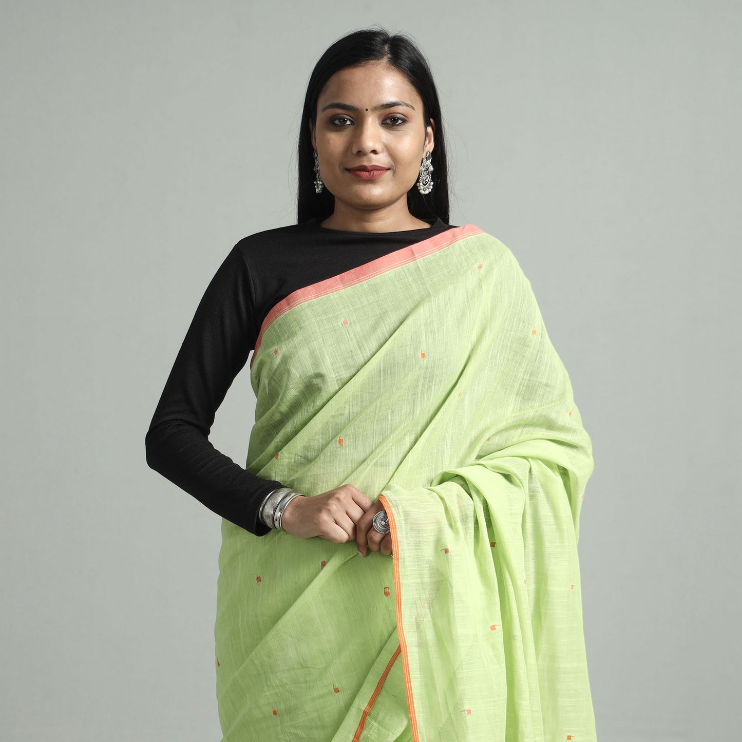  Srikakulam Handloom Jamdani Buti Cotton Saree with Tassels Online at iTokri.com