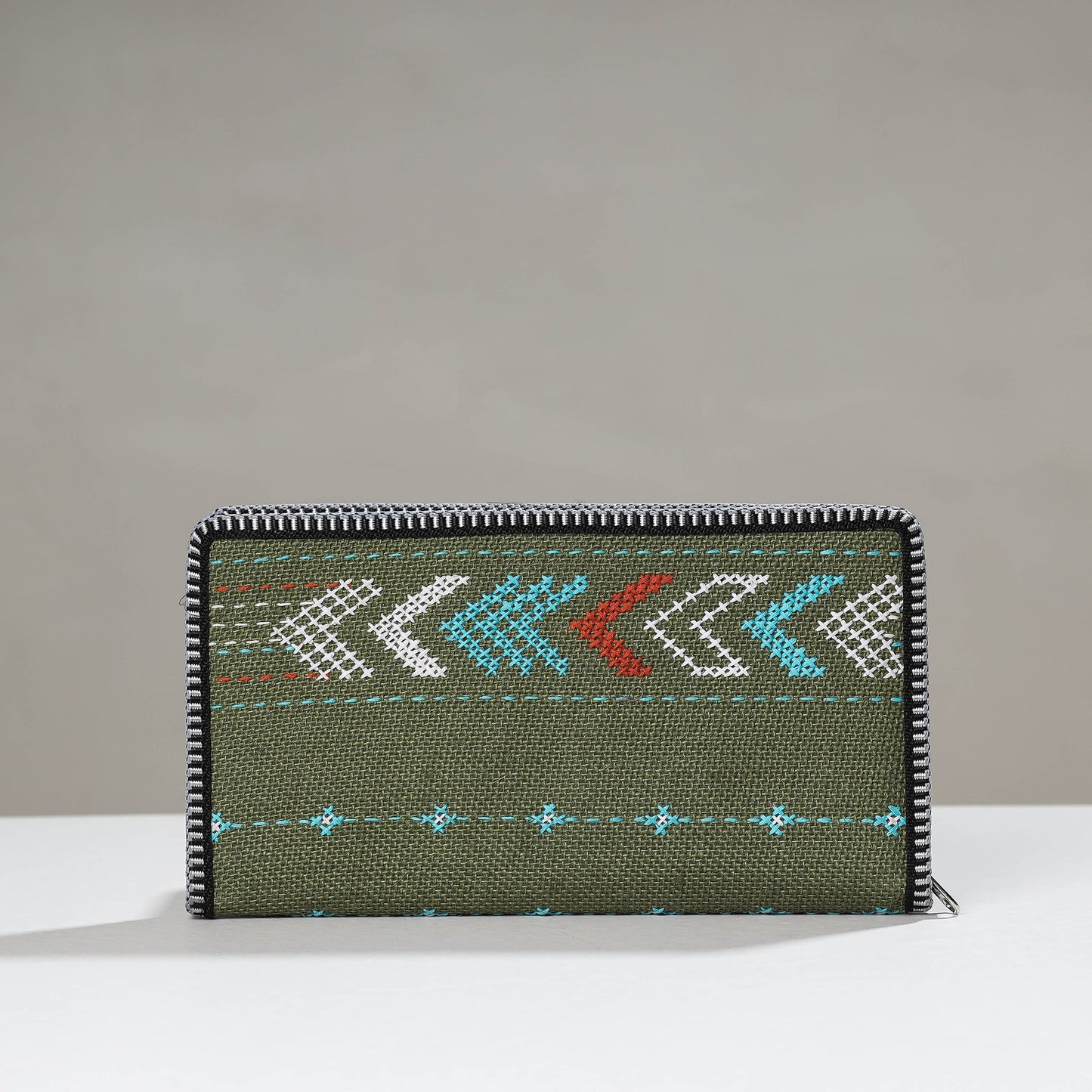  Tribal Hand Embroidered Jute Passport Cover Online at iTokri.com 