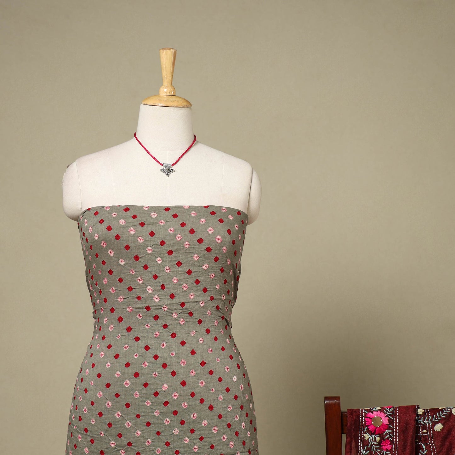 Grey 2pc Unstitched Bandhani Dress Material with Jewellery Set