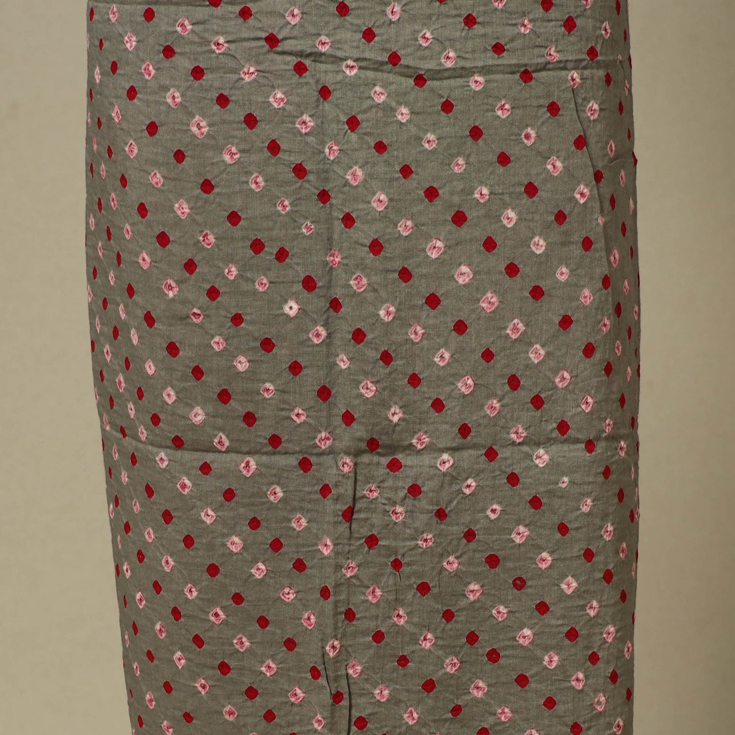 Grey 2pc Unstitched Bandhani Dress Material with Jewellery Set