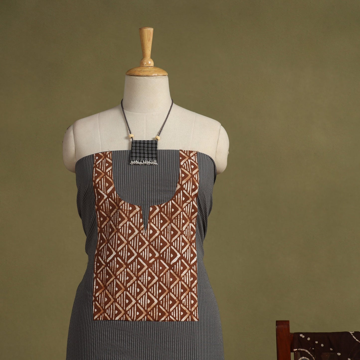 Grey 2pc Unstitched Plain Dress Material with Jewellery Set