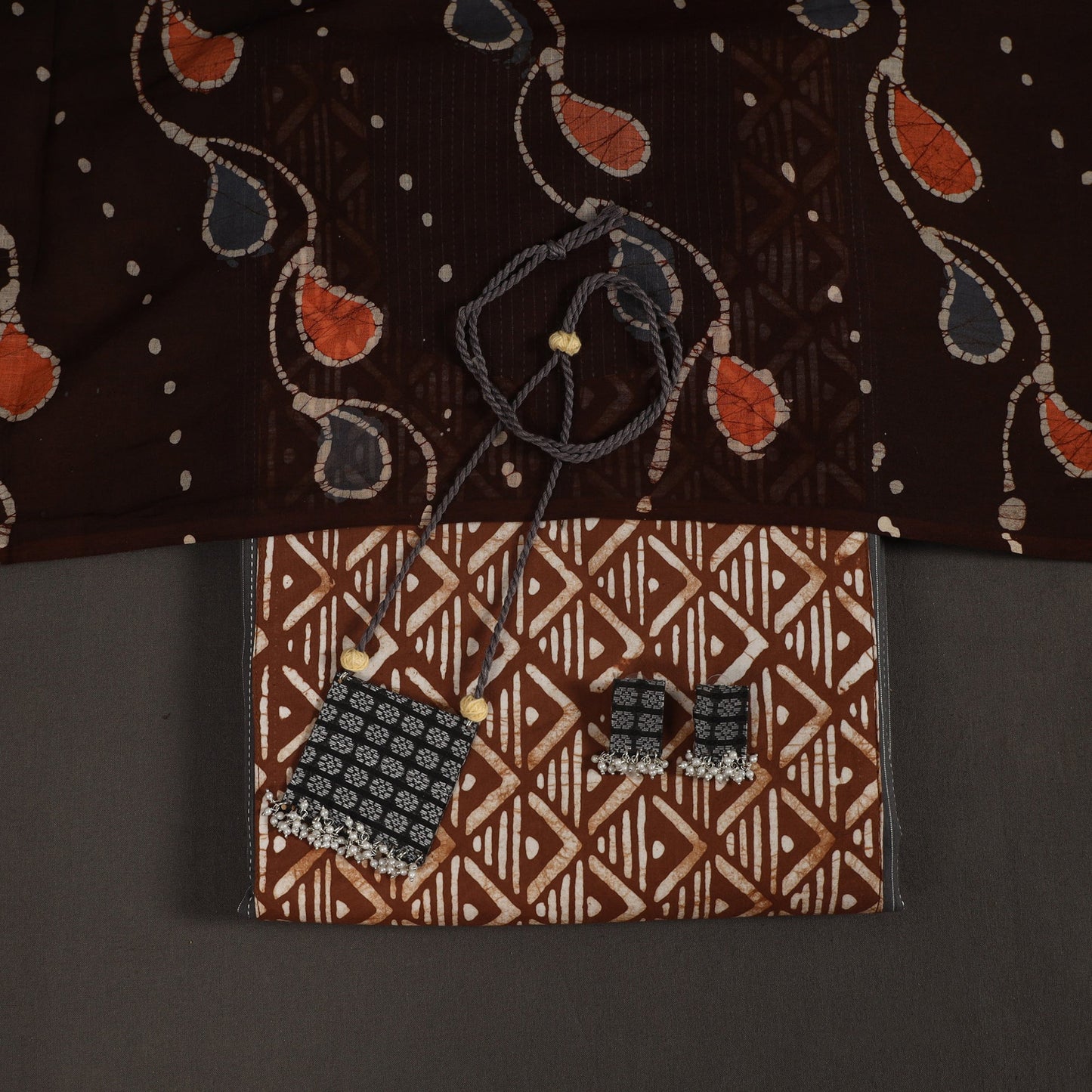 Grey 2pc Unstitched Plain Dress Material with Jewellery Set