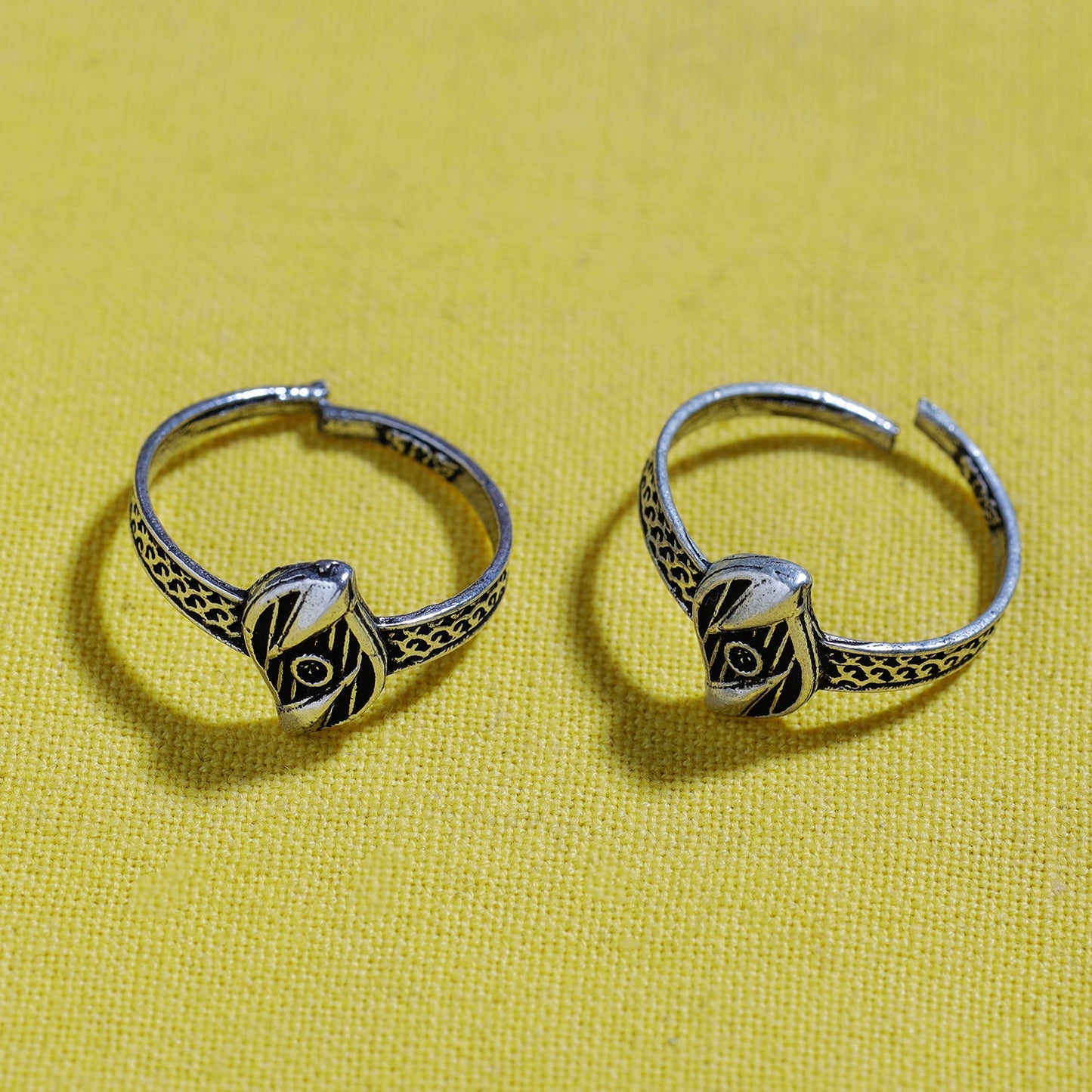  Antique Silver Finish Oxidised Brass Base Toe Ring 