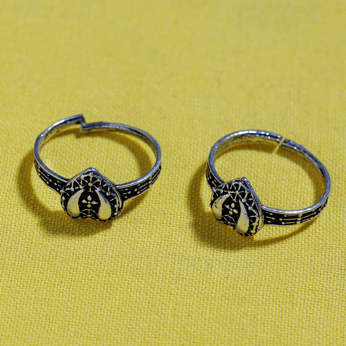  Antique Silver Finish Oxidised Brass Base Toe Ring 