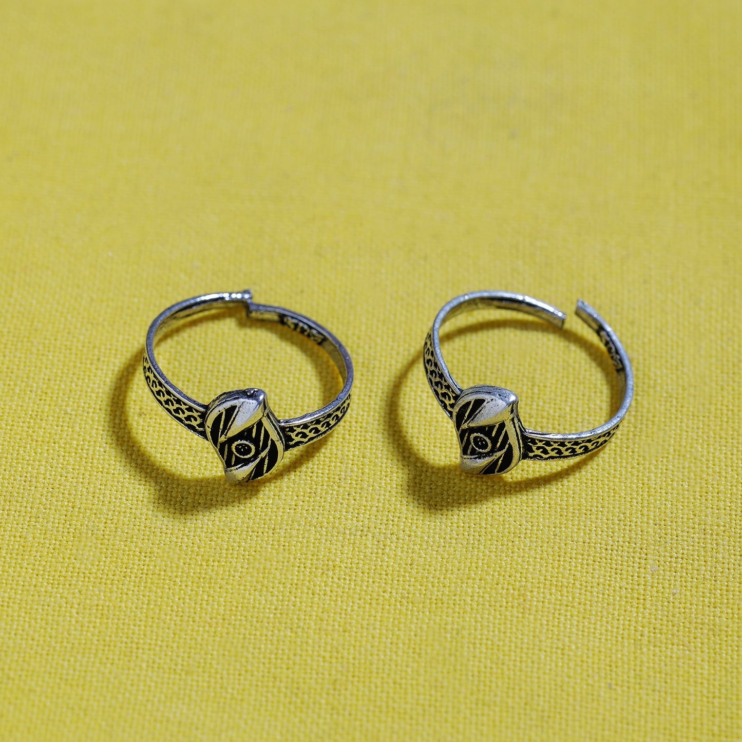  Antique Silver Finish Oxidised Brass Base Toe Ring 