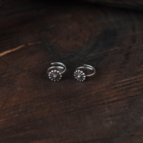 White - antique silver finish oxidised toe rings