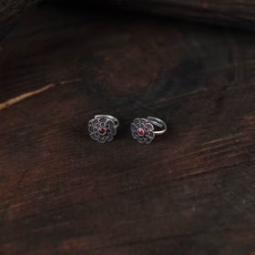 White - antique silver finish oxidised toe rings