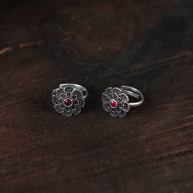 White - antique silver finish oxidised toe rings