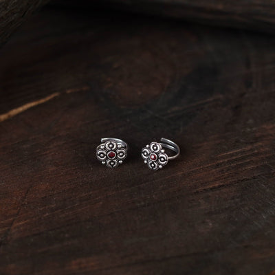 White - antique silver finish oxidised toe rings