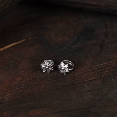 White - antique silver finish oxidised toe rings