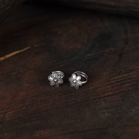 White - antique silver finish oxidised toe rings