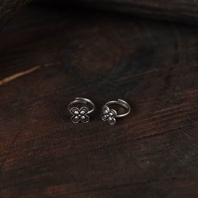 White - antique silver finish oxidised toe rings
