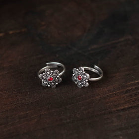 White - antique silver finish oxidised toe rings