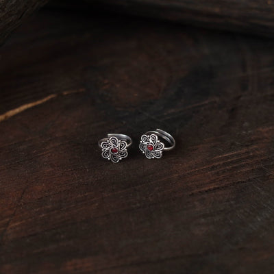 White - antique silver finish oxidised toe rings