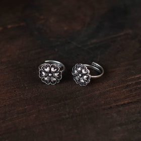 White - antique silver finish oxidised toe rings