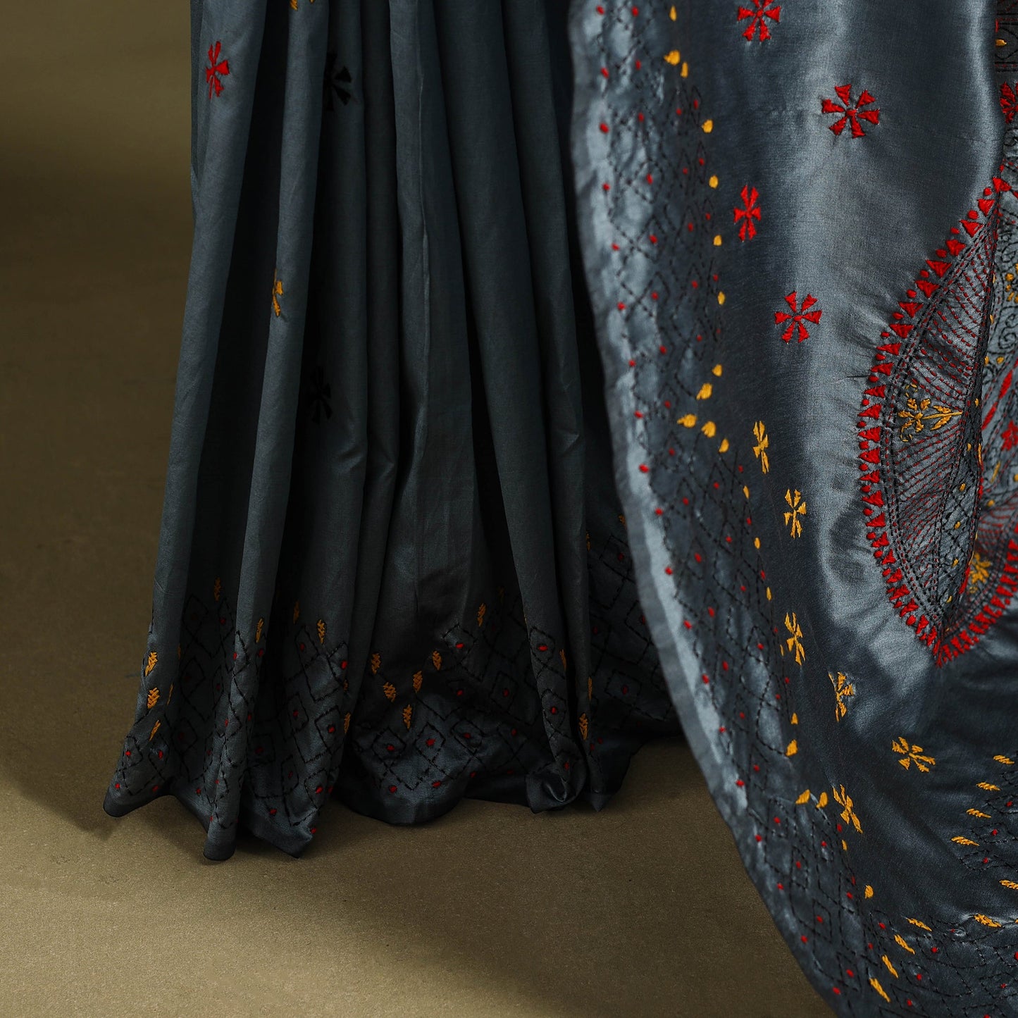 Grey - bengal hand embroidery silk nakshi kantha saree 34