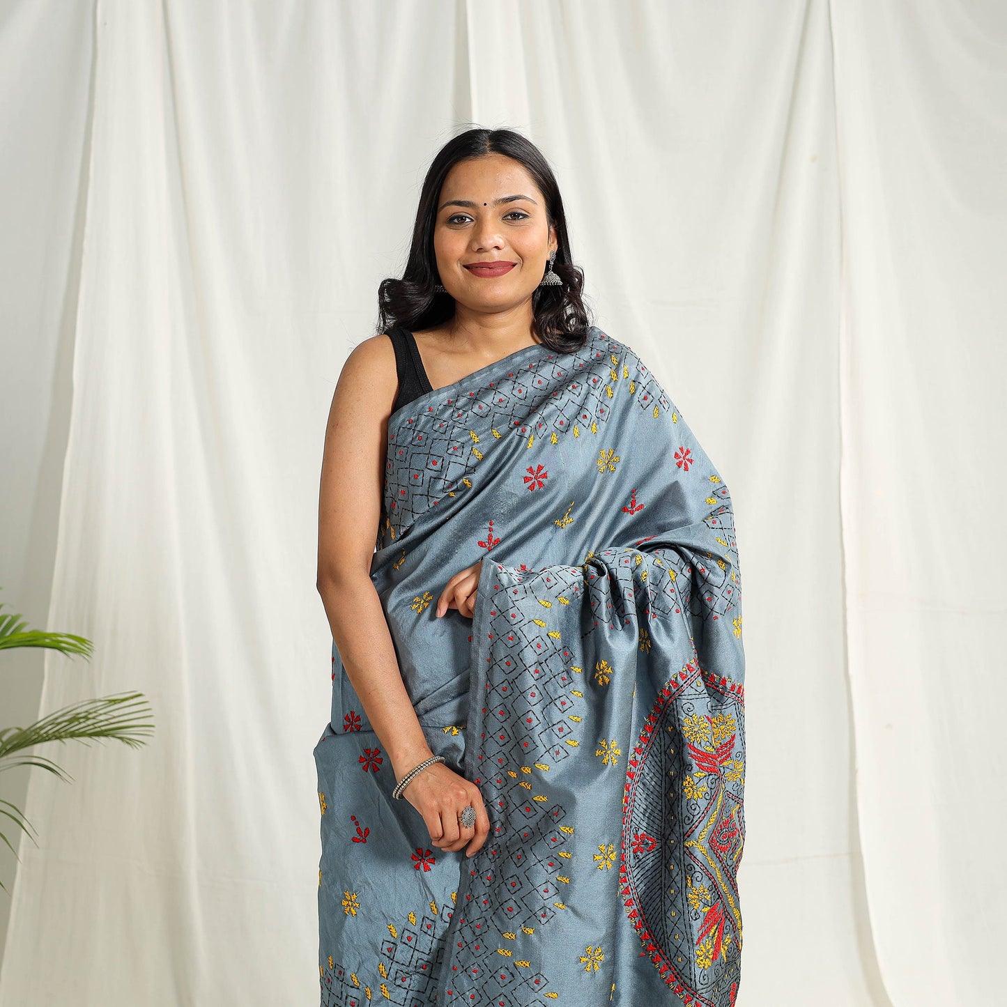  Buy Grey Bengal Hand Embroidery Silk Nakshi Kantha Saree